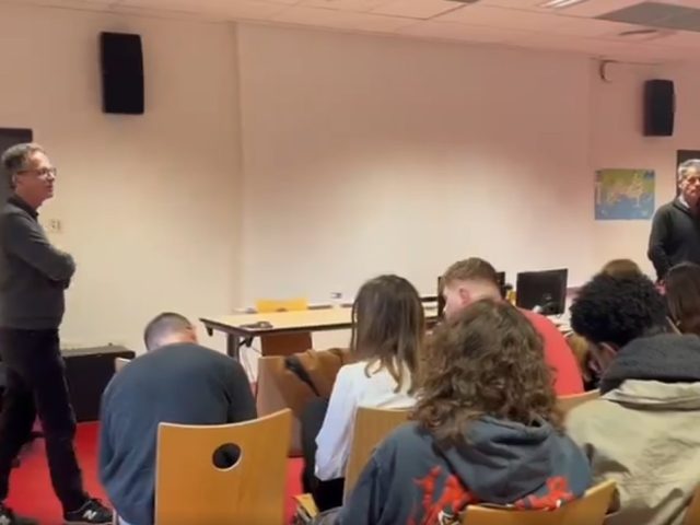 Séance de coaching avec 150 jeunes de terminale SES, BTS Maintenance des Systèmes, Électrotechnique et Micro-Entreprises.